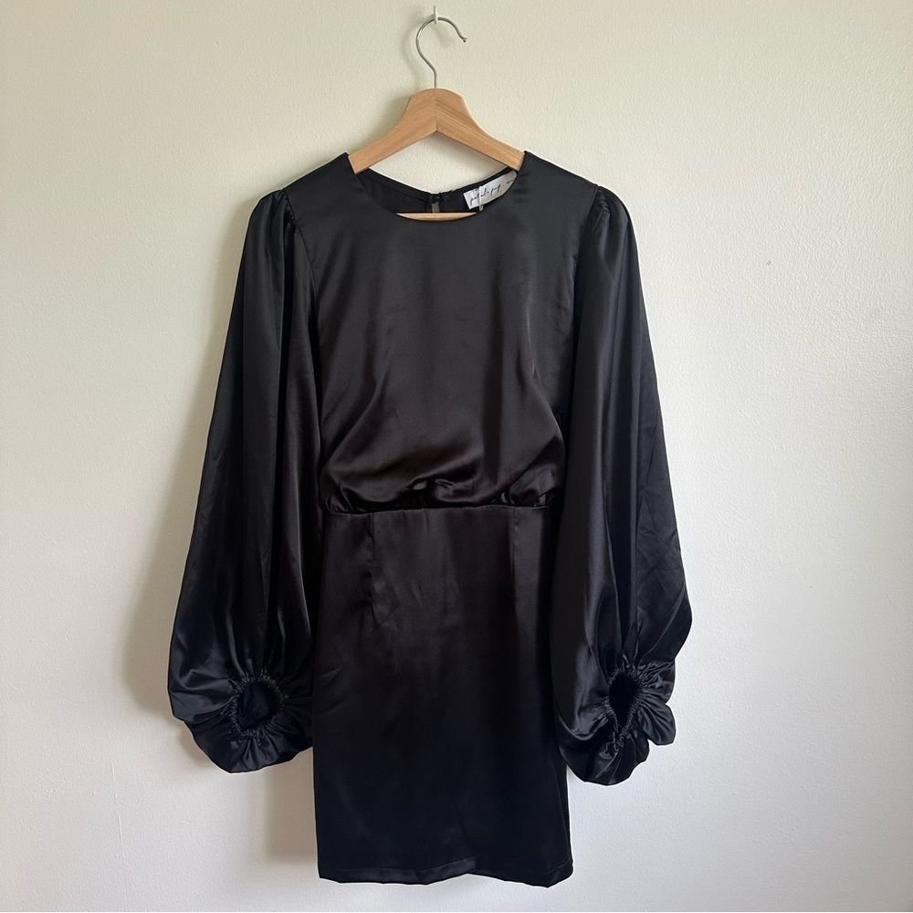Petal and Pup NWT OPAL DRESS - BLACK SIZE 8
Sold out style! - Picture 4 of 8